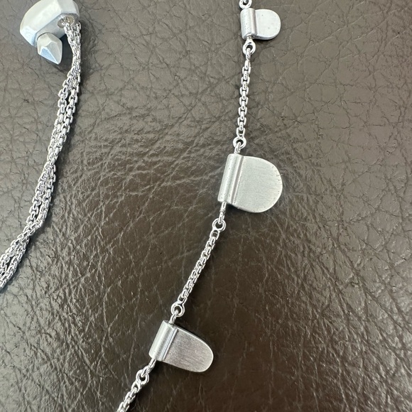 Kendra Scott Silver Tone Unique and Fabulous Necklace 30% off price offered - Picture 3 of 4